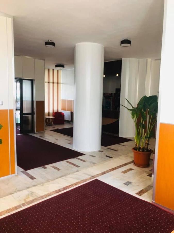 Hotel Muntenia Câmpina Extérieur photo