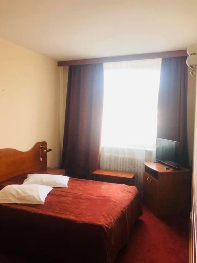 Hotel Muntenia Câmpina Extérieur photo