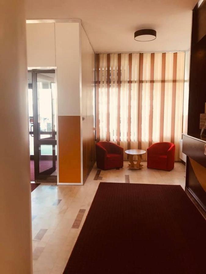 Hotel Muntenia Câmpina Extérieur photo
