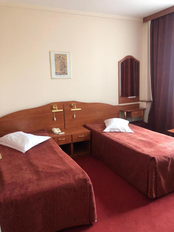 Hotel Muntenia Câmpina Extérieur photo